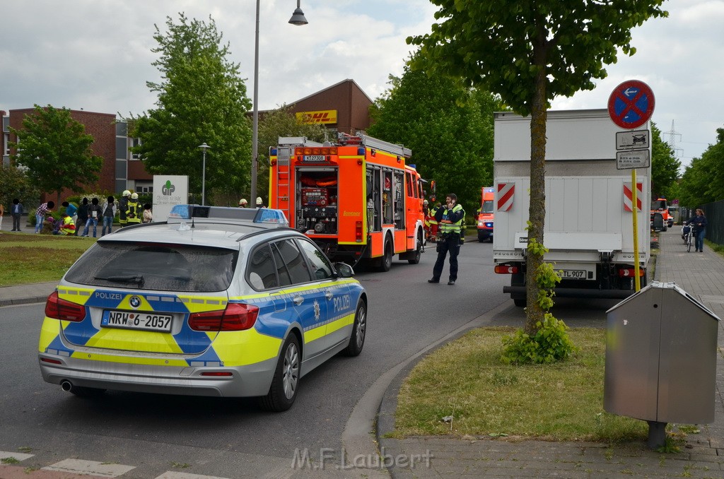 Schwerer Bus Unfall Koeln Porz Gremberghoven Neuenhofstr P060.JPG - Miklos Laubert